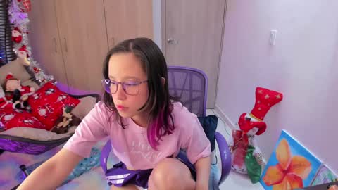 Snapshot of anto_sweet18 chatting on December 6, 8:50 pm My birthday is on december 2nd surprise me with a gift from my amazonlist online show from December 6, 8:50 pm