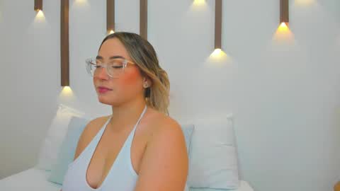 A N T O N E L L A  online show from February 20, 12:15 pm