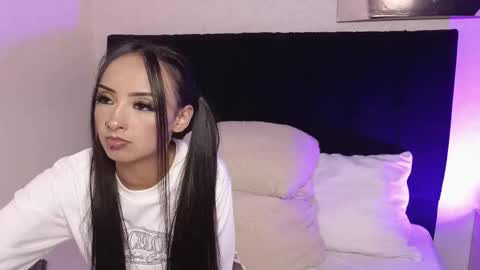 antonellariva_ online show from March 25, 11:18 pm