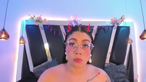 A N T O N E L L E  online show from March 8, 11:14 am