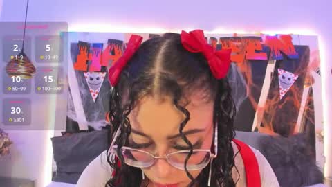 A N T O N E L L E  online show from October 25, 11:40 am