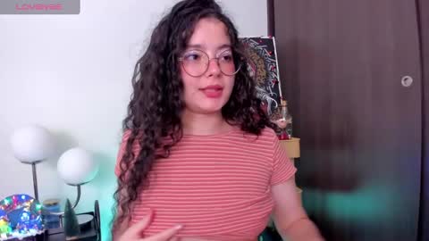 Snapshot of antoniart_ chatting on December 5, 3:48 am Antonia online show from December 5, 3:48 am