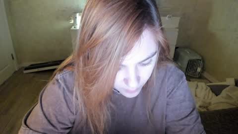 appleyummybuns online show from April 21, 4:41 am