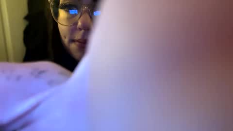 Snapshot of aprilanna chatting on December 15, 5:34 am AnnaApril420 online show from December 15, 5:34 am