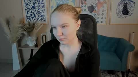 Snapshot of aprilserenity chatting on September 10, 2:00 am April. All year round. online show from September 10, 2:00 am