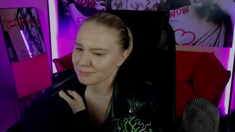 Snapshot of aprilserenity chatting on October 11, 2:38 am April. All year round. online show from October 11, 2:38 am