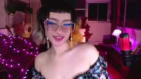 Zam independent model online show from March 3, 4:43 am