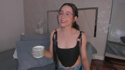 Ari Wilde online show from April 10, 2:01 pm