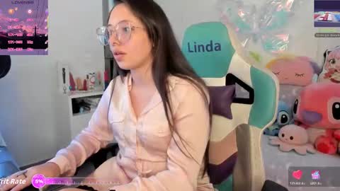 Snapshot of aria_alaia chatting on September 17, 3:04 am Linda online show from September 17, 3:04 am