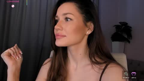 aria_mila online show from March 26, 3:19 am