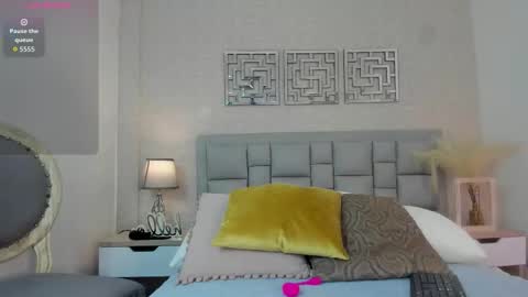 aria_walker_ online show from February 15, 11:42 am