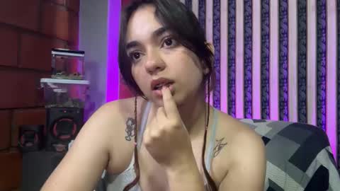Snapshot of ariadna_25_ chatting on October 23, 12:38 am Jess online show from October 23, 12:38 am