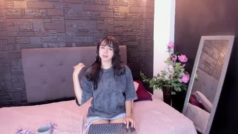 Snapshot of ariamoonlight chatting on March 3, 11:36 am online show from March 3, 11:36 am
