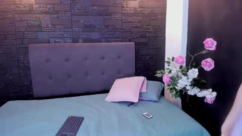 Snapshot of ariamoonlight chatting on March 1, 11:39 am online show from March 1, 11:39 am
