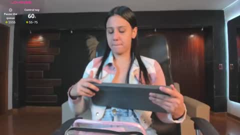 arianarouse  online show from June 21, 1:04 pm