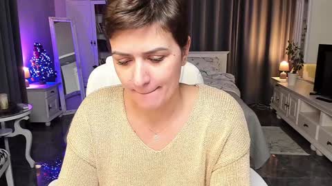 Snapshot of arianasage_ chatting on December 13, 2:38 pm Ana online show from December 13, 2:38 pm