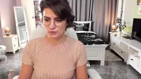 Snapshot of arianasage_ chatting on October 20, 9:56 am Ana online show from October 20, 9:56 am