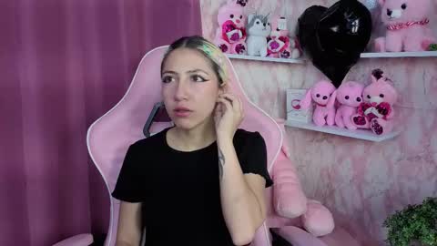 Ari Bunnie  online show from November 6, 8:37 pm