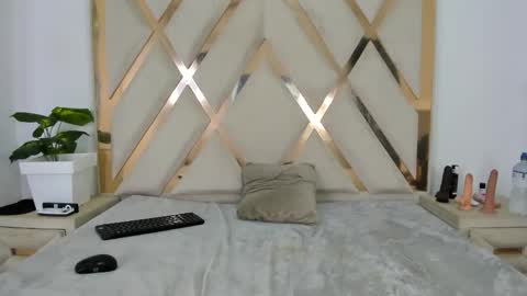 arielasm online show from March 9, 1:25 pm