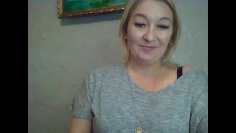 Snapshot of arielxloveresss chatting on October 16, 3:14 pm ArielXLoveresss online show from October 16, 3:14 pm