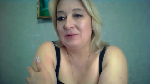 Snapshot of arielxloveresss chatting on October 3, 9:36 am ArielXLoveresss online show from October 3, 9:36 am