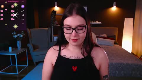 Snapshot of arizonaa_muse chatting on December 6, 12:27 pm Astrid online show from December 6, 12:27 pm