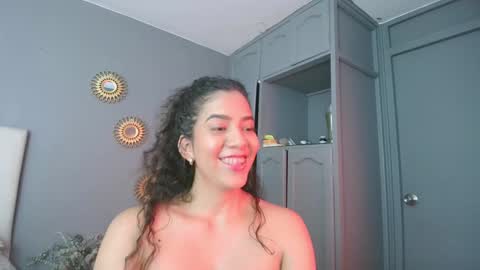   laura  online show from December 4, 10:19 pm