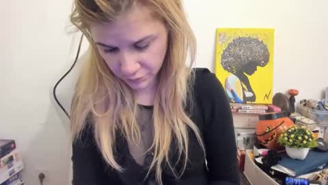 Snapshot of artsyandcraftsy_ chatting on March 10, 9:07 pm MIA online show from March 10, 9:07 pm