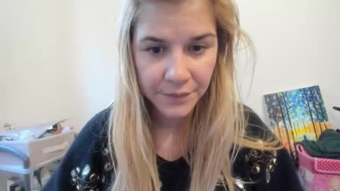 Snapshot of artsyandcraftsy_ chatting on October 18, 3:48 pm MIA online show from October 18, 3:48 pm