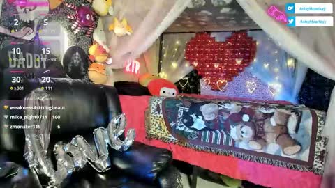 ArtsyHeartsyy online show from February 3, 2:53 am