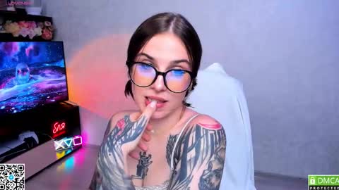 Snapshot of arya_deepthroat_queen chatting on September 27, 1:13 am Arya Fn Talented Arya online show from September 27, 1:13 am