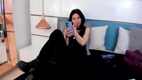 Ashkoreh online show from January 17, 6:26 pm