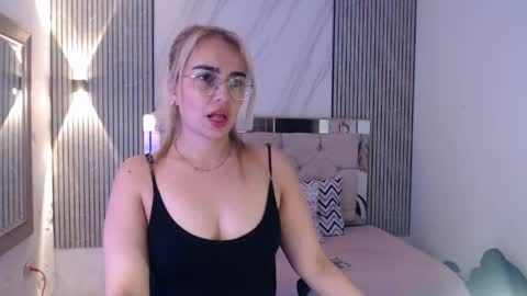ashley__tylor online show from April 6, 2:00 am
