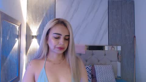ashley__tylor online show from April 18, 2:25 am