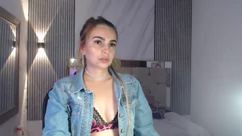 ashley__tylor online show from January 14, 7:02 am
