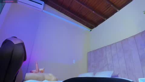 ashley_beaomunt online show from April 10, 10:54 am