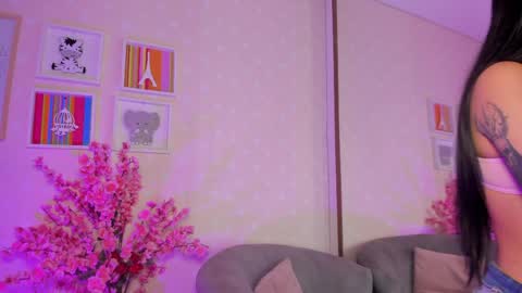 ashley_blum_ online show from April 1, 1:41 pm