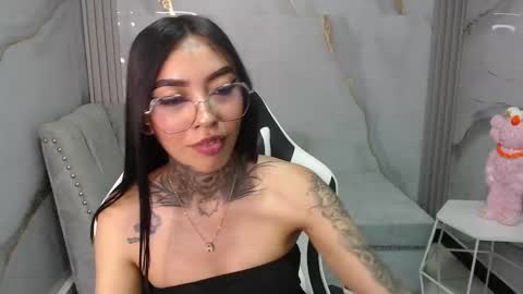 ashley_blum_v online show from October 1, 8:25 pm