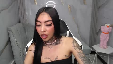 ashley_blum_v online show from November 18, 8:10 pm