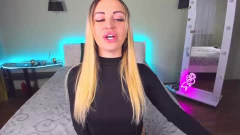 Snapshot of ashley_crashly chatting on February 6, 7:24 am Alina online show from February 6, 7:24 am