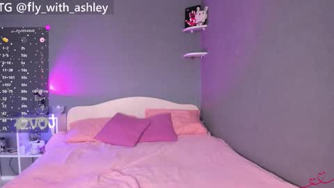 Snapshot of ashley_fly chatting on October 13, 5:32 am ashley_fly online show from October 13, 5:32 am