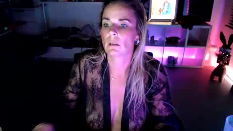 Snapshot of ashleyrosesweet chatting on October 20, 9:07 pm ashleyrosesweet online show from October 20, 9:07 pm