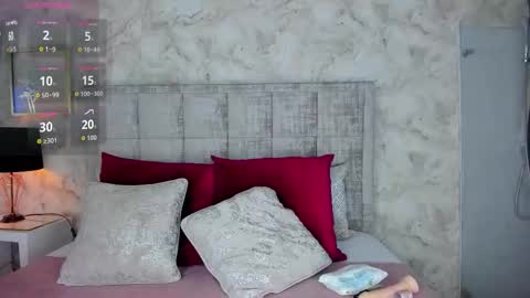 ashleythompson2025 online show from October 15, 2:19 pm