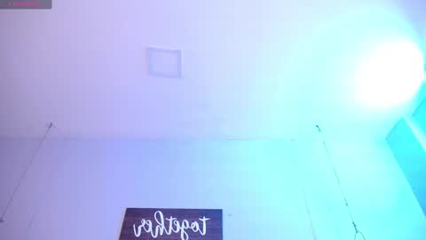 Snapshot of ashleyy_ls chatting on March 8, 3:37 am kylie online show from March 8, 3:37 am