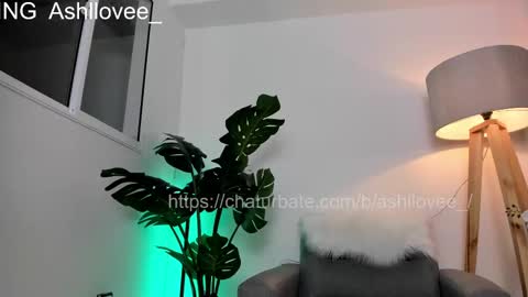 Snapshot of ashllovee_ chatting on February 10, 11:55 pm ashllovee online show from February 10, 11:55 pm