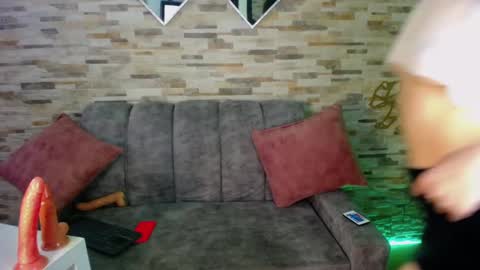 Snapshot of ashlye_hill chatting on February 9, 4:36 am Ashlye online show from February 9, 4:36 am