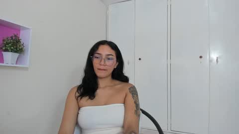 Camila online show from February 20, 1:19 pm