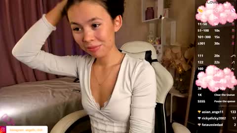 Snapshot of asian_angell chatting on October 3, 4:23 pm adeline online show from October 3, 4:23 pm