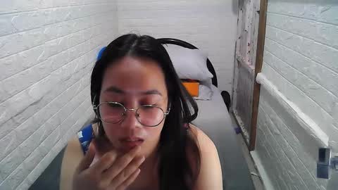 Snapshot of asian_sexydimples chatting on January 28, 3:57 pm Trixie online show from January 28, 3:57 pm