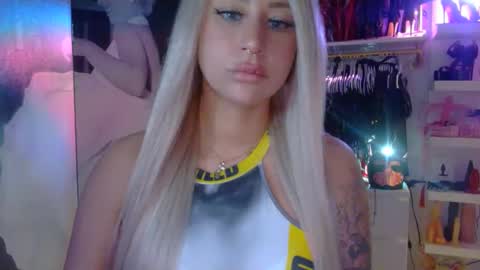 Snapshot of aspenmadden chatting on February 13, 3:18 am iwantaspen online show from February 13, 3:18 am